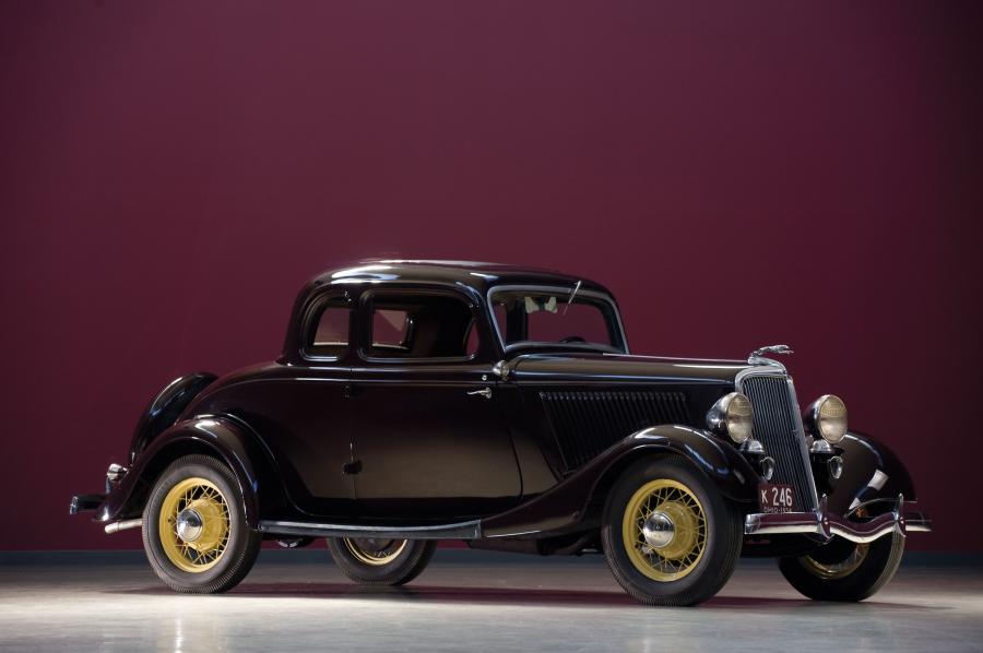  Ford V8 DeLuxe 5-Window Coupe 1934 года  (фото 1 из 2)